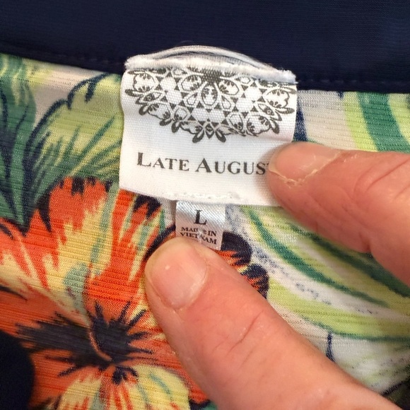 Late August Floral Sleeveless Top - Multicolor. Size Large - Picture 2 of 5